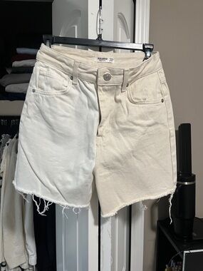 Pull&Bear Two-Tone High-Rise Denim Shorts in White and Cream